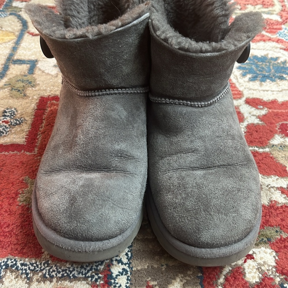 Gray Uggs Size 7 Mini Bailey Button - image 2